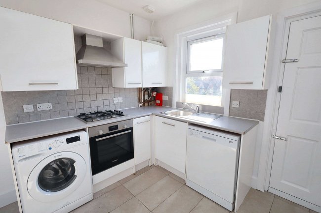 First floor flat, 102A Lancaster Road, Enfield, London EN2 0JN 5