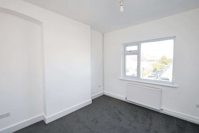First floor flat, 102A Lancaster Road, Enfield, London EN2 0JN 5