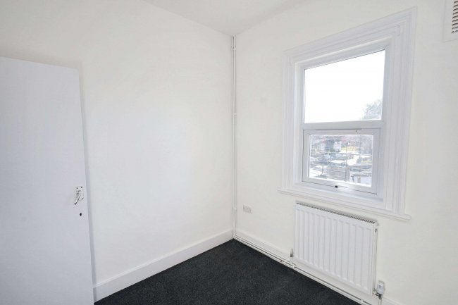 First floor flat, 102A Lancaster Road, Enfield, London EN2 0JN 5