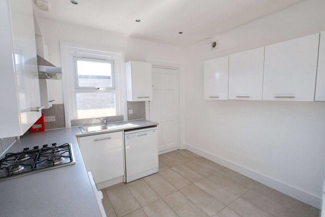 First floor flat, 102A Lancaster Road, Enfield, London EN2 0JN 5