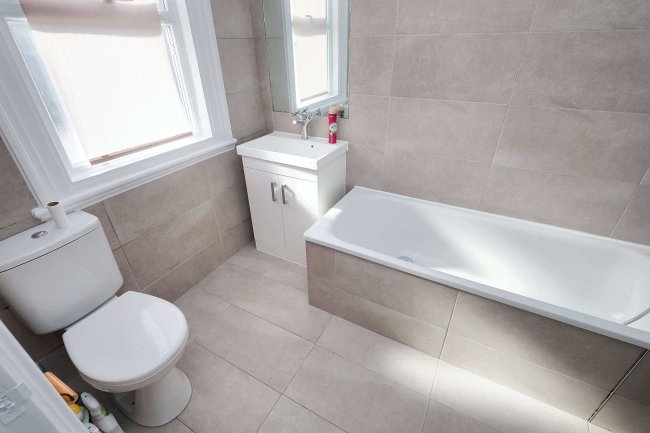 First floor flat, 102A Lancaster Road, Enfield, London EN2 0JN 5