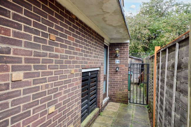 39 Heronslea, Watford, Hertfordshire, WD25 9PN 4