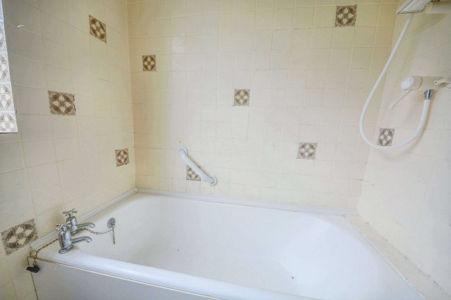 39 Heronslea, Watford, Hertfordshire, WD25 9PN 4