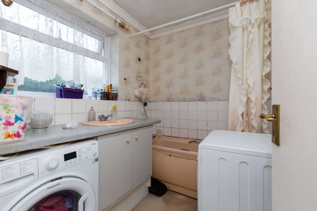 3 and 3a, Park Parade, South Road, Haywards Heath RH16 4LX 4