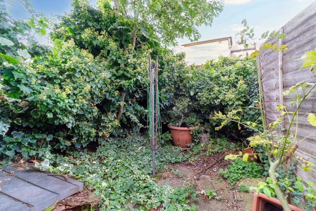 43 Ling Road, Canning Town, London, E16 4AP 8