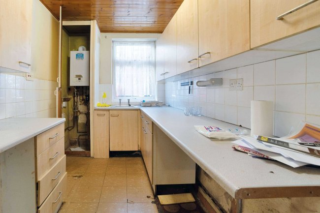 43 Ling Road, Canning Town, London, E16 4AP 8