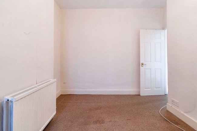 43 Ling Road, Canning Town, London, E16 4AP 8