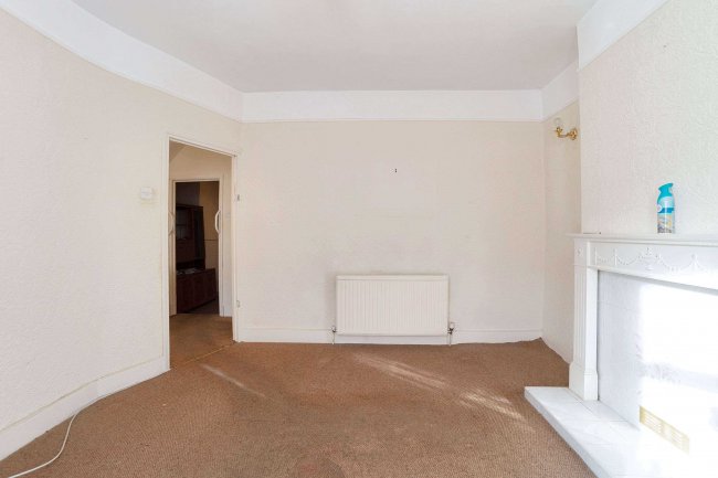 43 Ling Road, Canning Town, London, E16 4AP 8