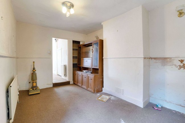 43 Ling Road, Canning Town, London, E16 4AP 8