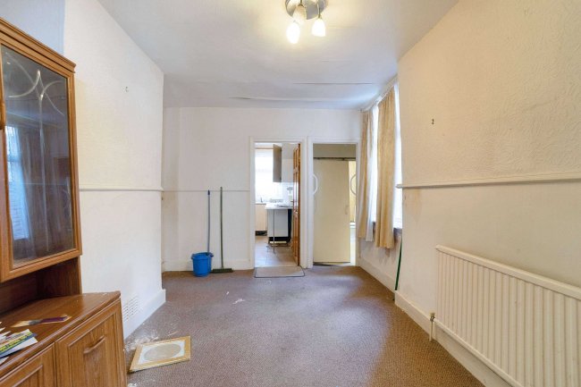 43 Ling Road, Canning Town, London, E16 4AP 8