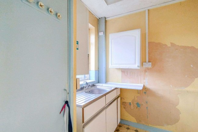 452 Bethnal Green Road, London E2 0EA 1