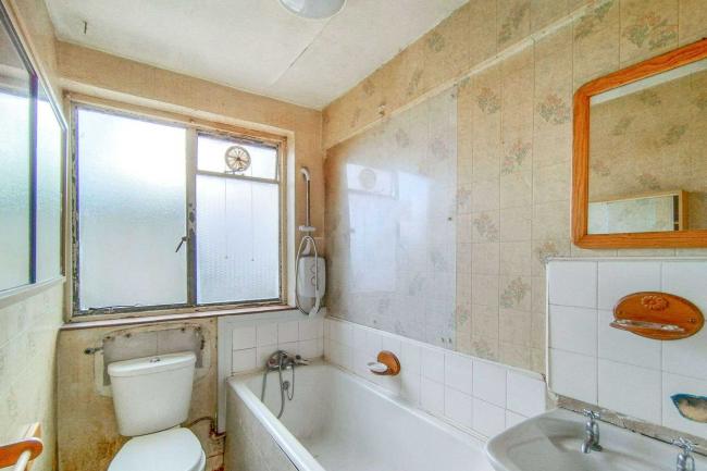 452 Bethnal Green Road, London E2 0EA 1