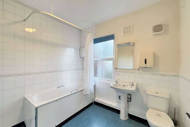 42 The Drive, Sevenoaks, Kent,TN13 3AF 4