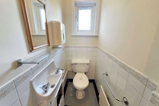 42 The Drive, Sevenoaks, Kent,TN13 3AF 4