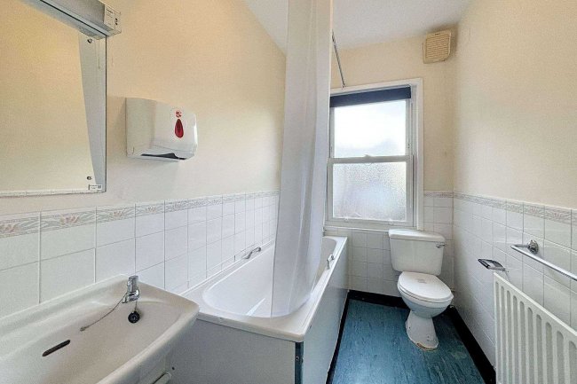 42 The Drive, Sevenoaks, Kent,TN13 3AF 4