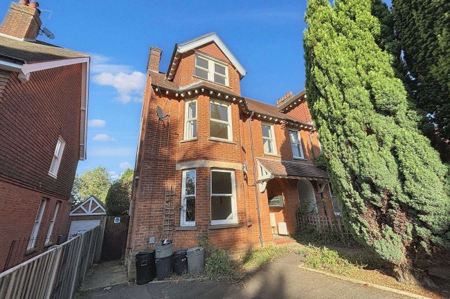 42 The Drive, Sevenoaks, Kent,TN13 3AF 4