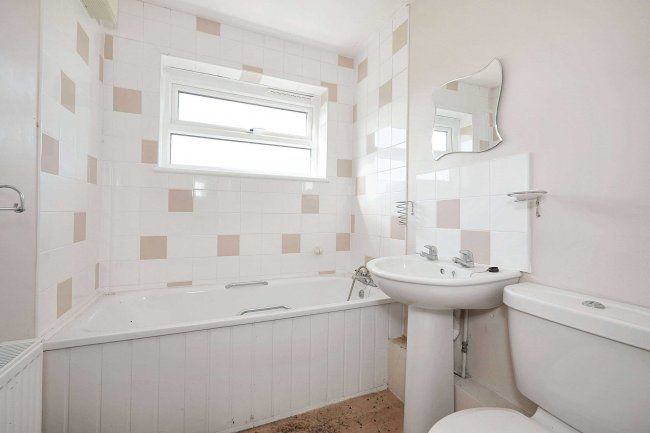 2 Park Terrace, Throwley, Kent  ME13 0PH 8