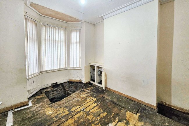 56 Greville Street, Manchester, M13 0YG 1