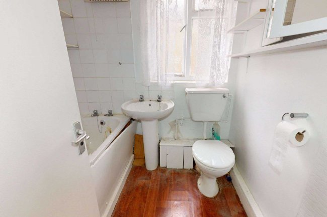 Flat A, 62 Crawthew Grove, East Dulwich, London SE22 9AB 8