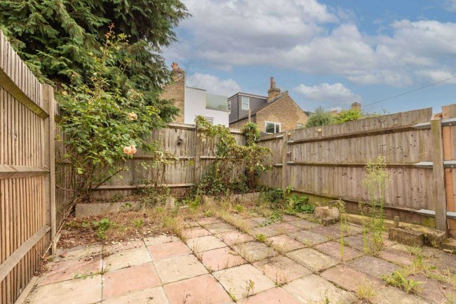 Flat A, 62 Crawthew Grove, East Dulwich, London SE22 9AB 8