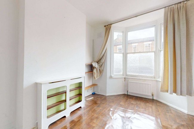 Flat A, 62 Crawthew Grove, East Dulwich, London SE22 9AB 8