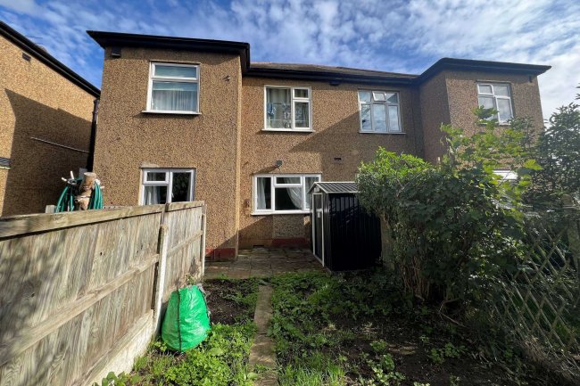 25 Hall Gardens, Chingford, E4 8HR 8