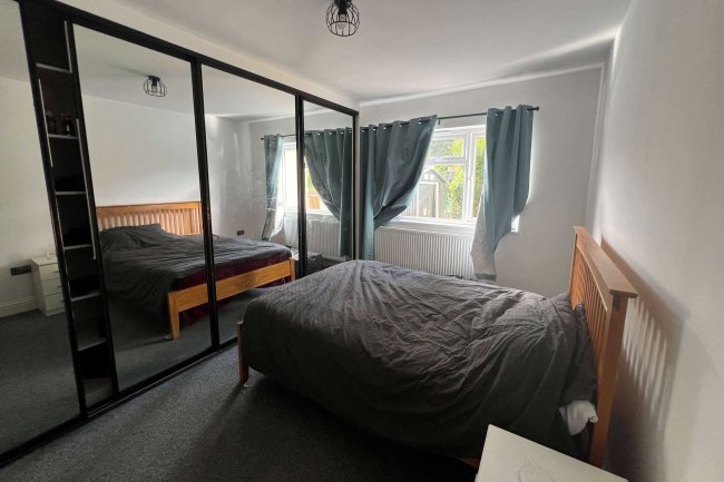 25 Hall Gardens, Chingford, E4 8HR 8