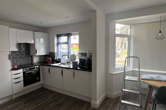 25 Hall Gardens, Chingford, E4 8HR 8