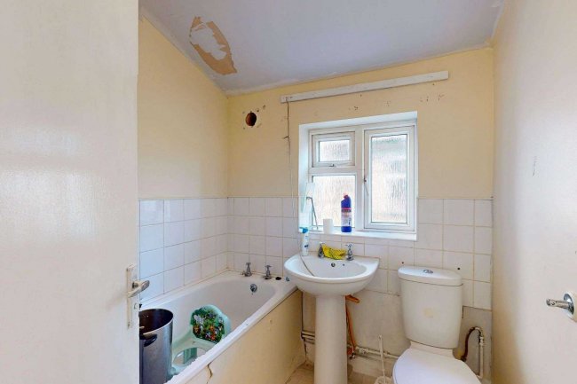 First Floor Flat, 78 New City Road, Plaistow, London, E13 9LL 1