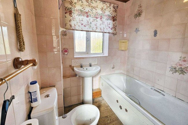 40 Highfield Road, Edenfield, Ramsbottom, Bury, BL0 0LF 9