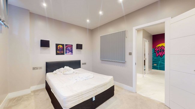 Express House, 100 Rolt Street, London SE8 5NN 1