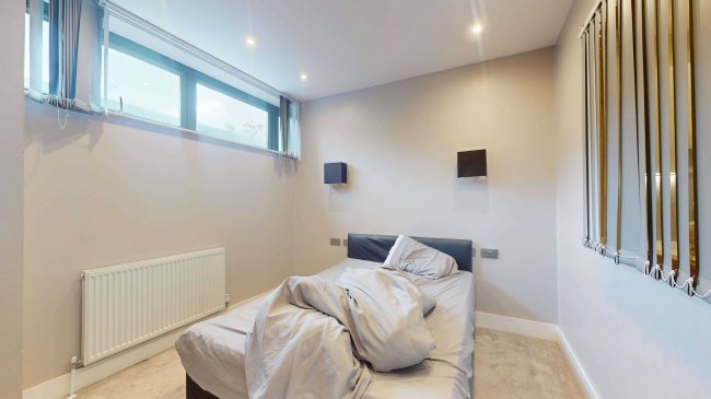 Express House, 100 Rolt Street, London SE8 5NN 1