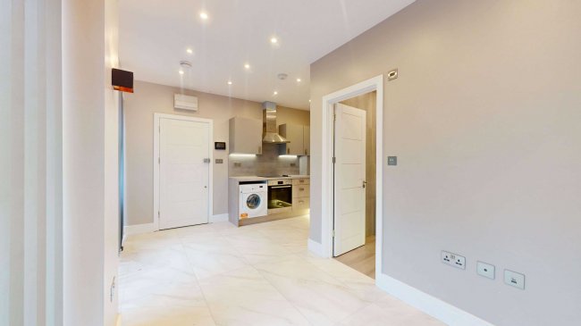 Express House, 100 Rolt Street, London SE8 5NN 1