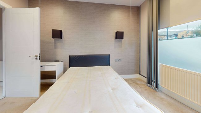 Express House, 100 Rolt Street, London SE8 5NN 1