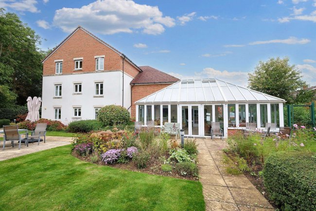 48 Townsend Court, High Street South, Rushden, NN10 0FR 7