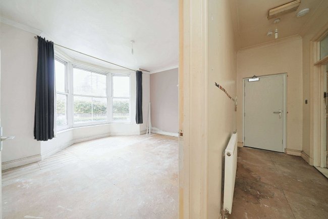 Flat B, 5 Amherst Road, Tunbridge Wells, Kent TN4 9LG 9