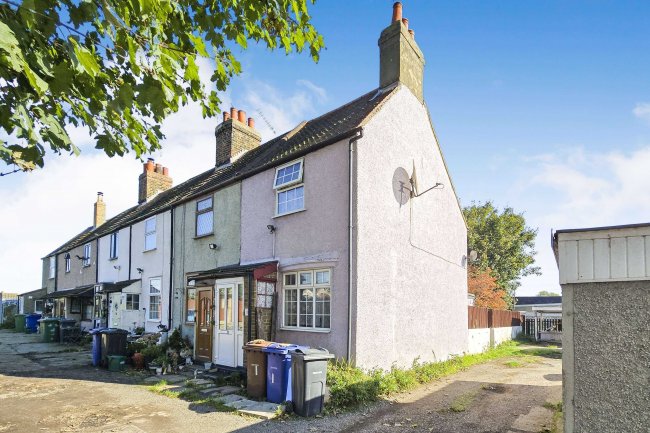 1 Blows Cottages, High Street, Aveley, South Ockendon, RM15 4BH 9