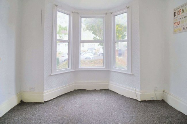 18 Paget Rise, London, SE18 3QQ 1