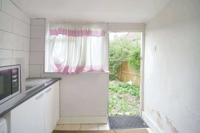 18 Paget Rise, London, SE18 3QQ 1