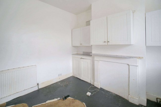 18 Paget Rise, London, SE18 3QQ 1