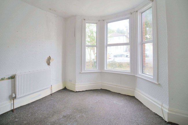 18 Paget Rise, London, SE18 3QQ 1