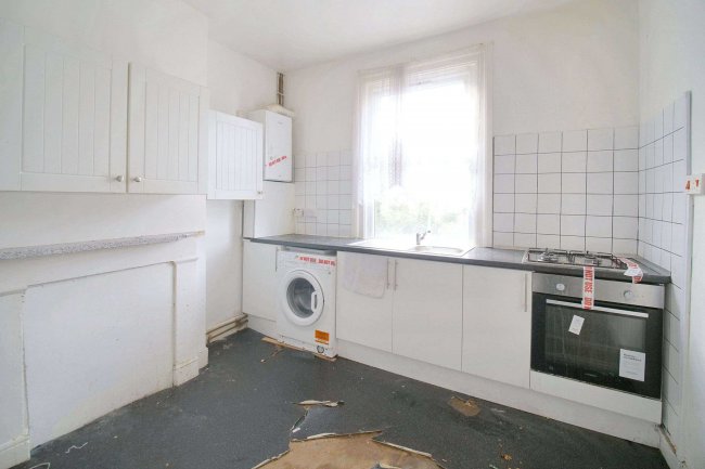 18 Paget Rise, London, SE18 3QQ 1