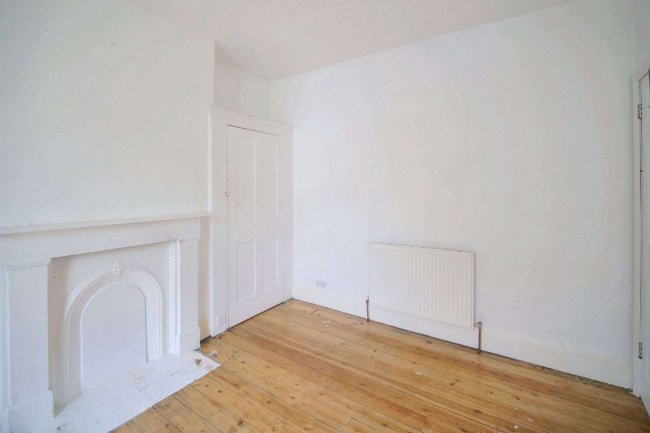 18 Paget Rise, London, SE18 3QQ 1