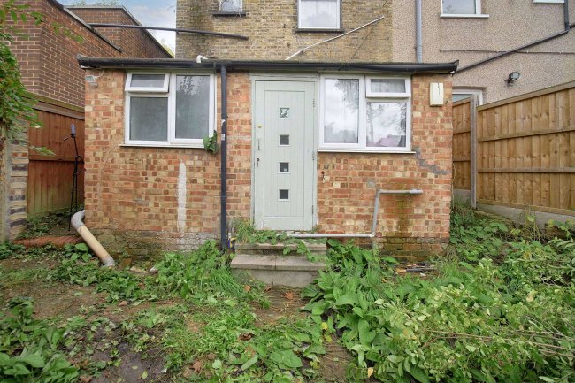18 Paget Rise, London, SE18 3QQ 1