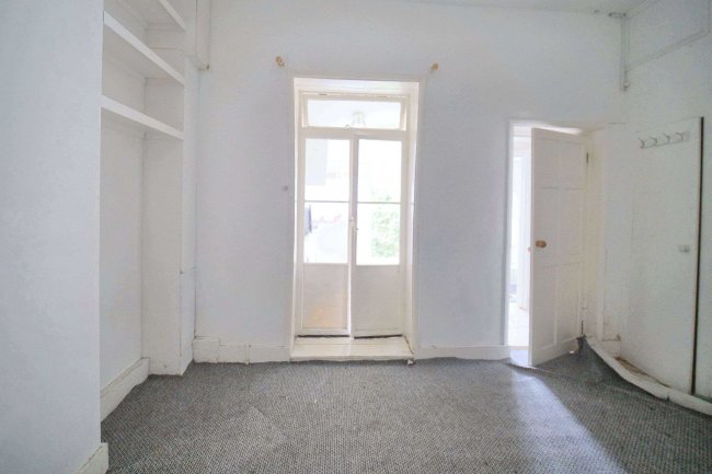 18 Paget Rise, London, SE18 3QQ 1