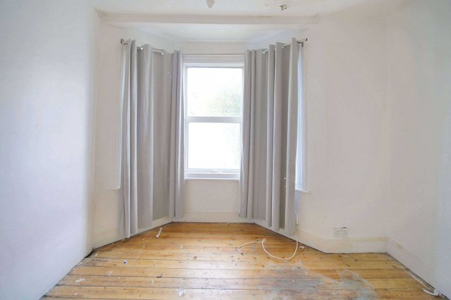 18 Paget Rise, London, SE18 3QQ 1