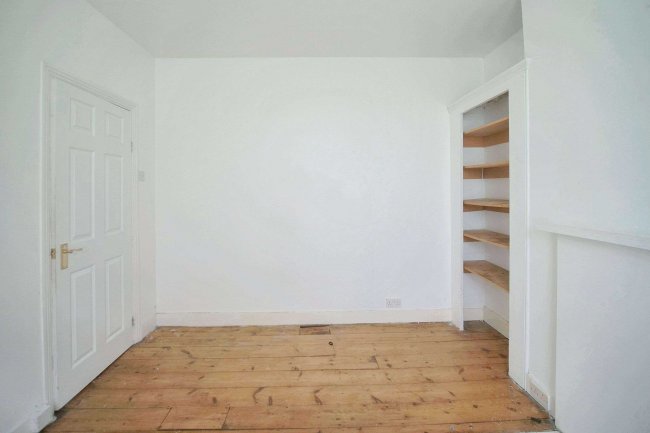 18 Paget Rise, London, SE18 3QQ 1