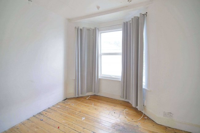 18 Paget Rise, London, SE18 3QQ 1