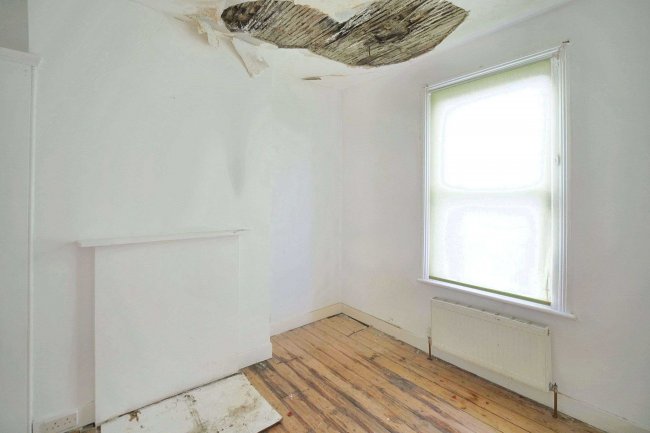 18 Paget Rise, London, SE18 3QQ 1