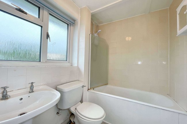 2 Rosemount Gardens, Musbury Road, Axminster, EX13 5AE 8